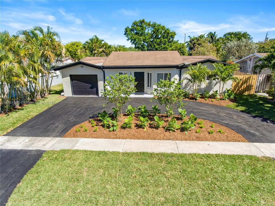 1801 N 48th Ave in Hollywood, FL - Building Photo
