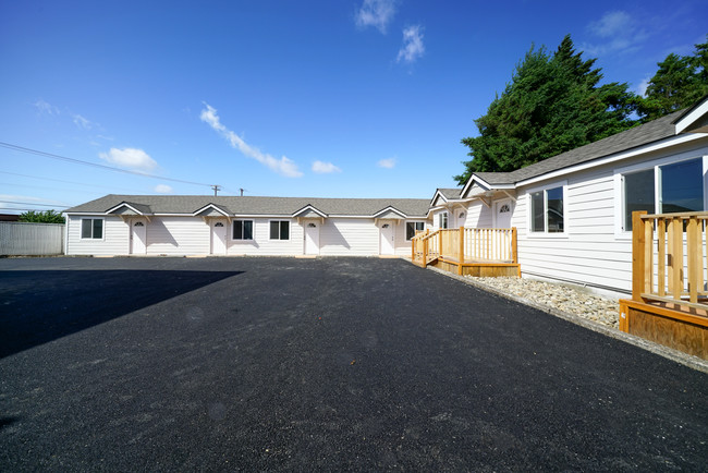 Carlton Way Apartments in Salem, OR - Building Photo - Primary Photo