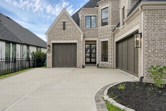 212 S Empress Grn Pl in Montgomery, TX - Building Photo - Building Photo