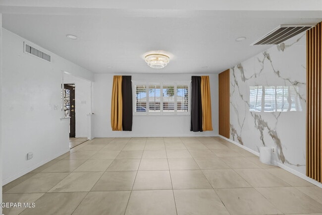 8405 Whitus Dr in El Paso, TX - Building Photo - Building Photo