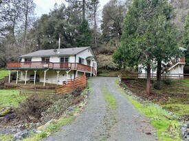16250 Brewer Rd in Grass Valley, CA - Building Photo