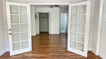 4460 NE 13th Terrace, Unit HOME in Oakland Park, FL - Building Photo