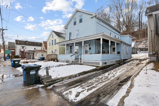 471 E Main St in Norwich, CT - Building Photo - Building Photo