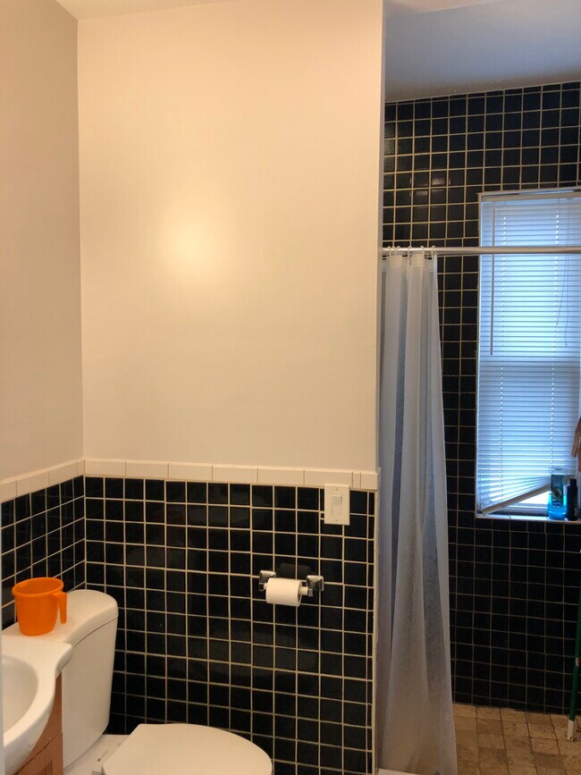 8 Oakland St, Unit 3 in Boston, MA - Foto de edificio - Building Photo