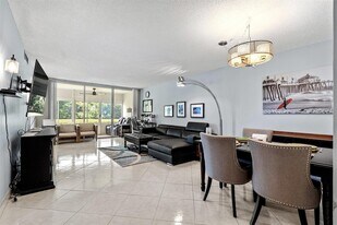 3151 S Palm Aire Dr, Unit 108 in Pompano Beach, FL - Building Photo