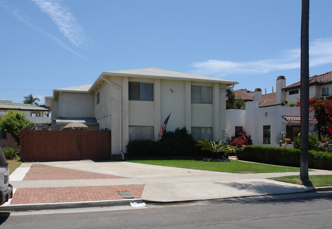 745-751 D Ave in Coronado, CA - Building Photo - Building Photo