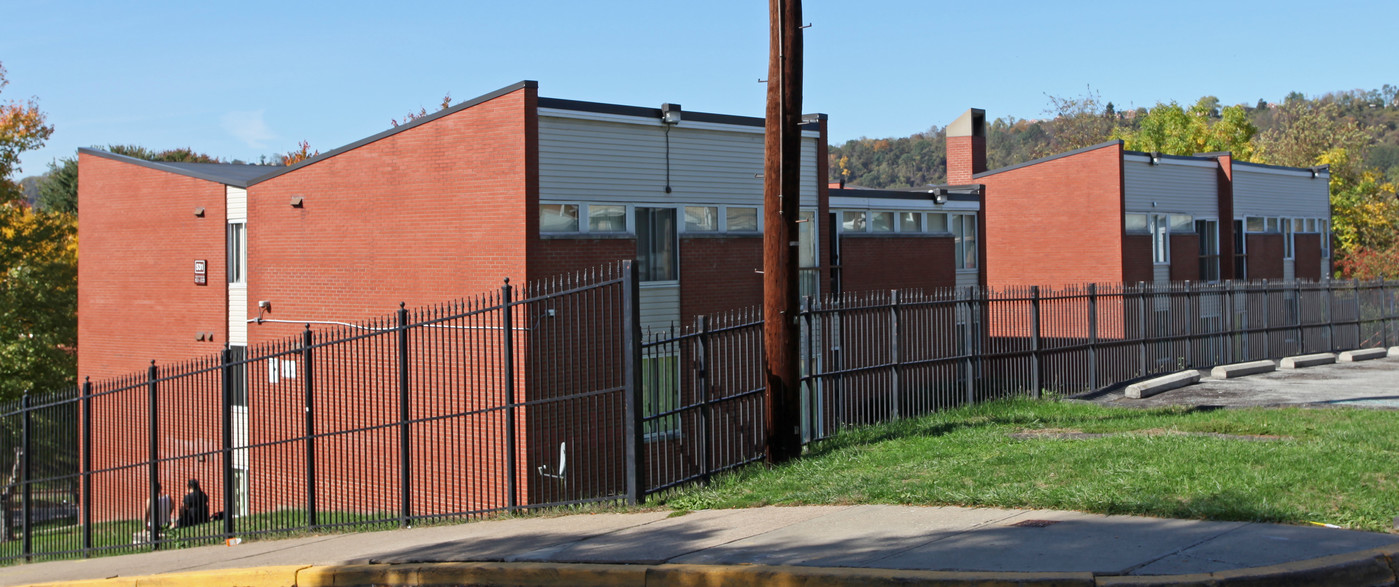 531 Coursin St in McKeesport, PA - Building Photo