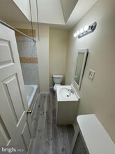 1739 Roselyn St-Unit -2F in Philadelphia, PA - Foto de edificio - Building Photo