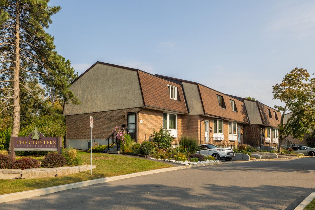 The Clusters in Ottawa, ON - Building Photo