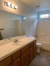 2430 Zion Way in Hanford, CA - Building Photo - Building Photo