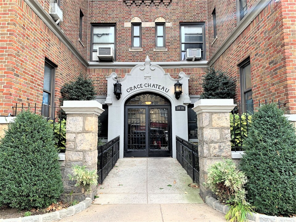 Grace Chateau in Astoria, NY - Foto de edificio