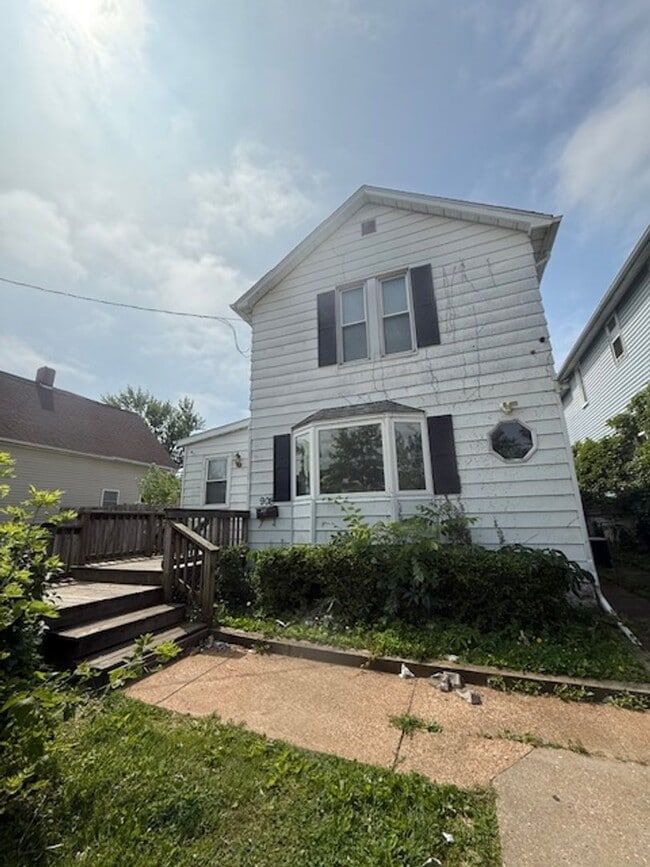 property at 908 E Kansas St