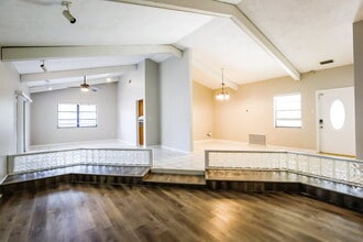 5525 SW 118th Ave in Cooper City, FL - Building Photo - Building Photo