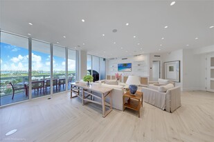 10225 Collins Ave in Bal Harbour, FL - Building Photo
