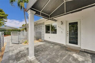9511 SW 79th St in Miami, FL - Building Photo - Building Photo
