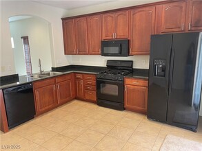 7625 Lani Dawn St in Las Vegas, NV - Building Photo - Building Photo