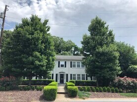 607 Colonial Cir SE, Unit 3 in Marietta, GA - Building Photo