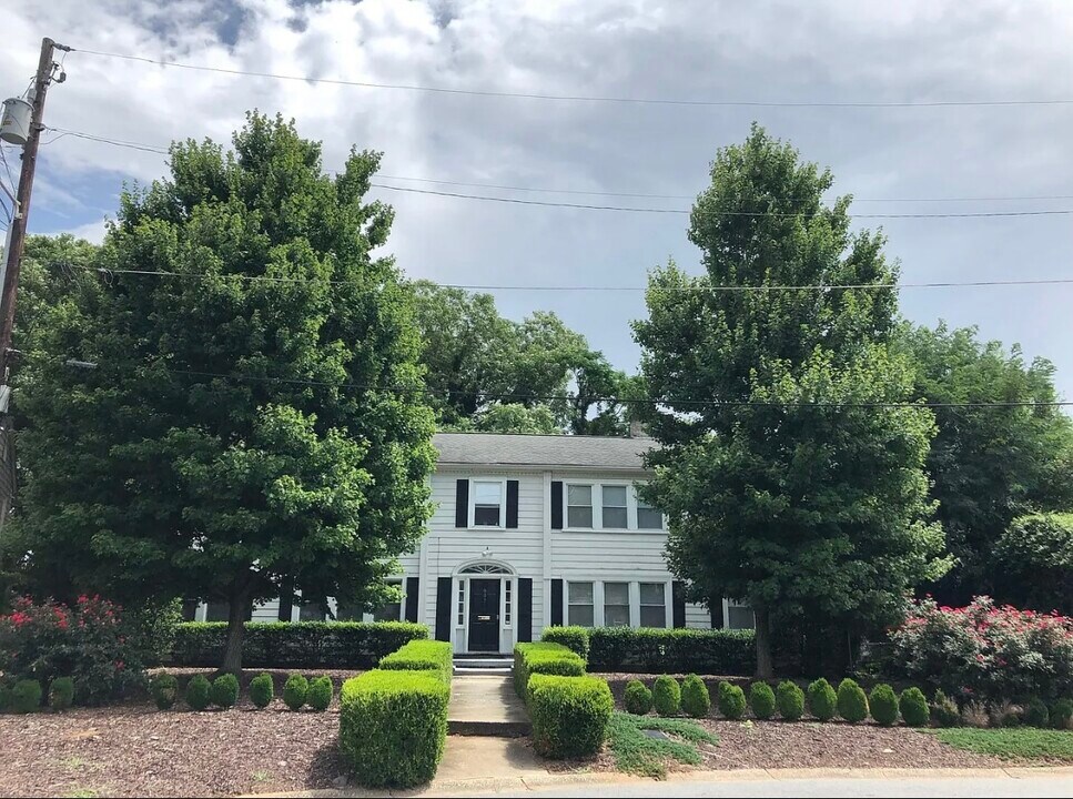607 Colonial Cir SE, Unit Unit 3 in Marietta, GA - Building Photo