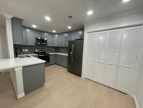 7022 Fondren Rd in Houston, TX - Building Photo - Building Photo