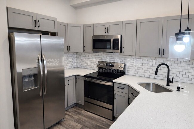 property at 623 W Oxford St