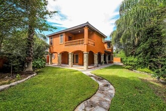 503 W Avon Ct in Laredo, TX - Building Photo - Building Photo