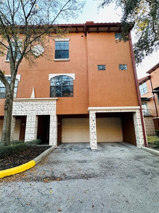 6117 Metrowest Blvd in Orlando, FL - Building Photo