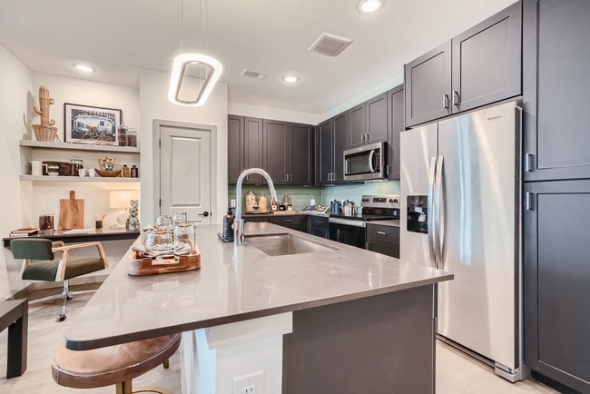 3499 Clinton Dr in Houston, TX - Building Photo - Building Photo