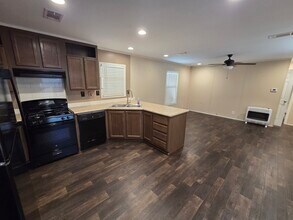 2409 Creekview Dr in Granbury, TX - Building Photo - Building Photo