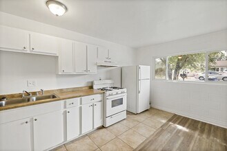 1135 Valley Manor Ct in Colorado Springs, CO - Building Photo - Building Photo