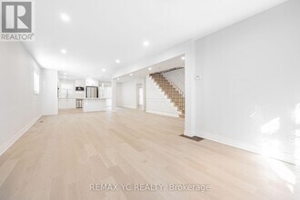 244 Banbury Rd in Toronto, ON - Building Photo - Building Photo