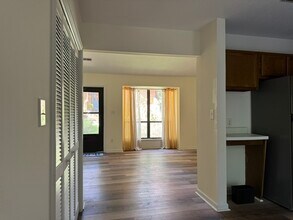2821 Seclusion Ct, Unit A in Raleigh, NC - Foto de edificio - Building Photo