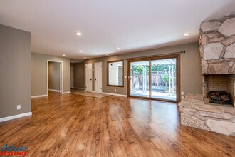 901 Heatherstone Way in Mountain View, CA - Building Photo - Building Photo