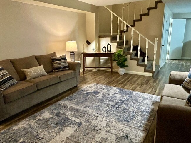 property at 917 Davis Blvd