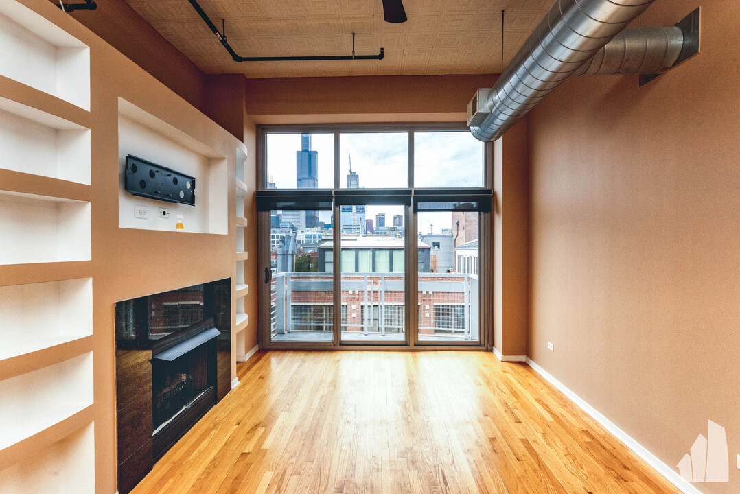 933 W Van Buren St, Unit 902 in Chicago, IL - Building Photo