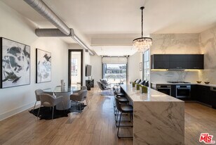 710 Orlando Ave in Los Angeles, CA - Building Photo