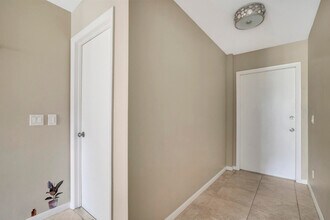 6863 19th Ave S in Lantana, FL - Building Photo - Building Photo