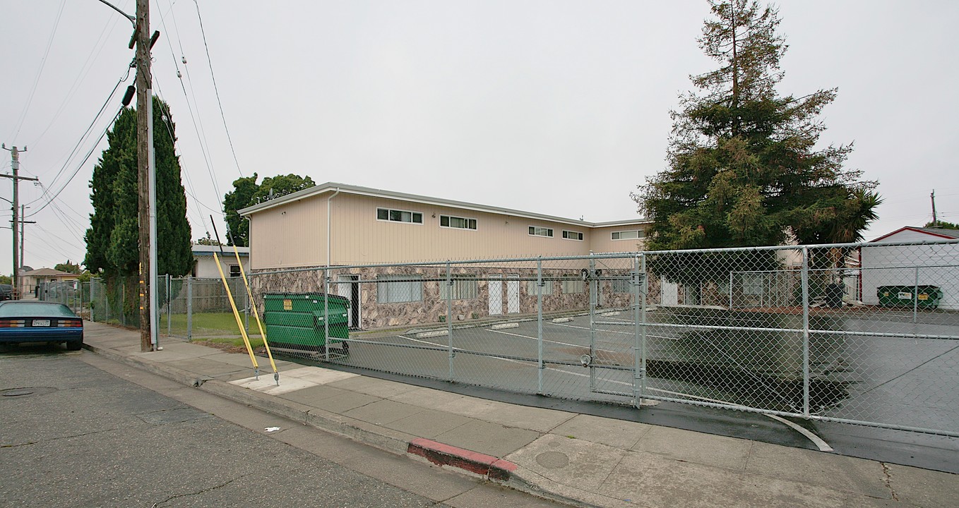 685 Cary Ave in Oakland, CA - Building Photo