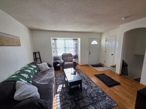 802 Brentwood Ave in Sedalia, MO - Building Photo - Building Photo