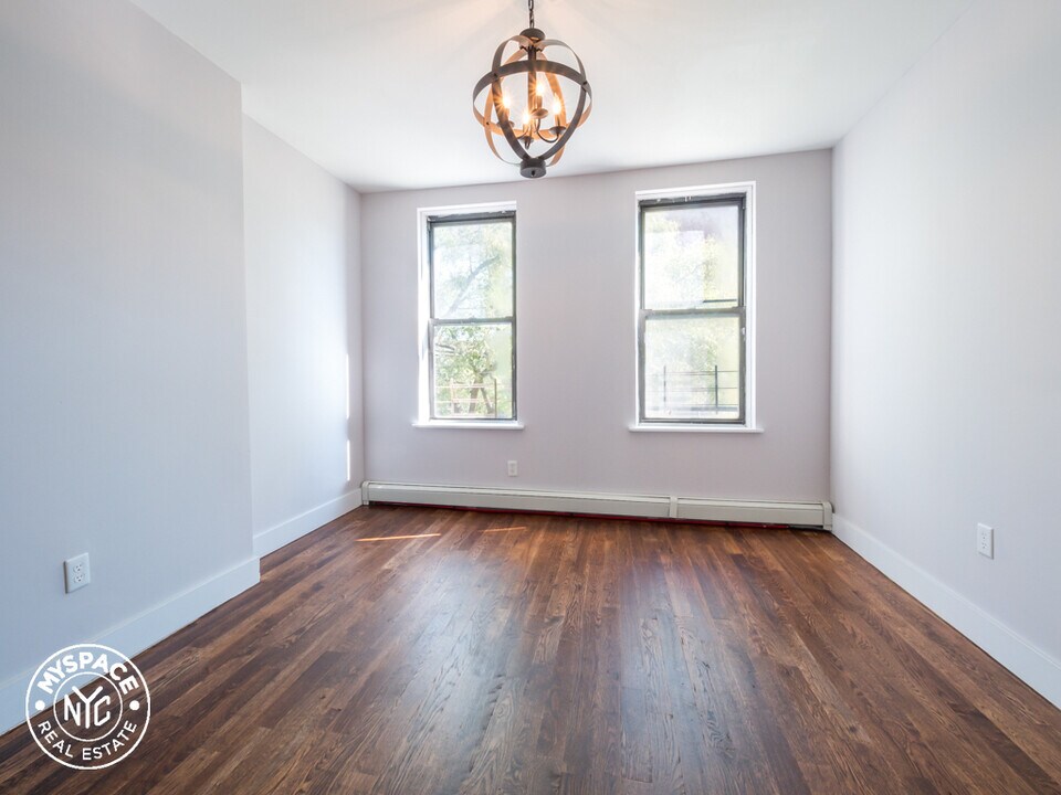 17-15 Bleecker St in Queens, NY - Building Photo