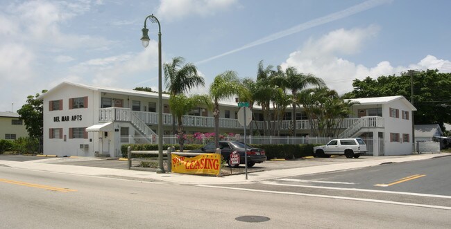 801 S Federal Hwy in Lake Worth, FL - Foto de edificio - Building Photo