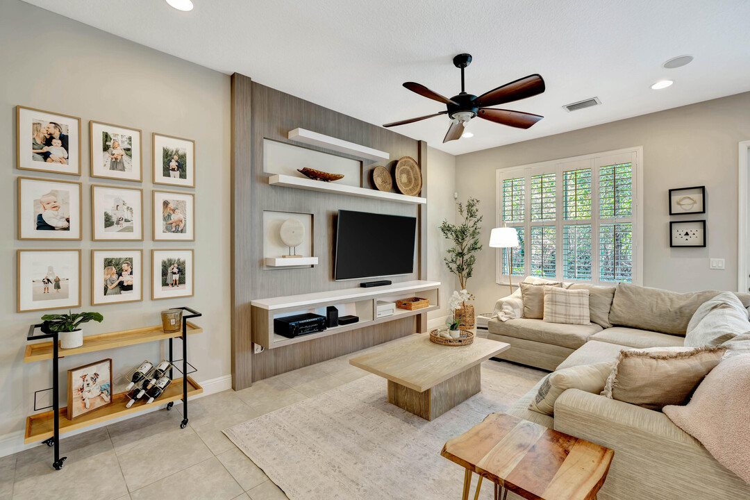 1136 Piccadilly St in Palm Beach Gardens, FL - Building Photo