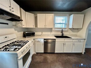 910 Forest View Dr in Richmond, VA - Building Photo - Building Photo