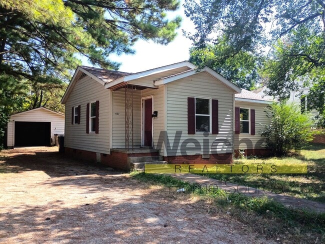 property at 637 N 6th St