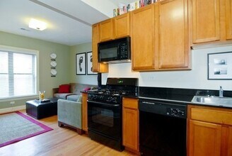 903 W Cornelia Ave in Chicago, IL - Building Photo - Building Photo