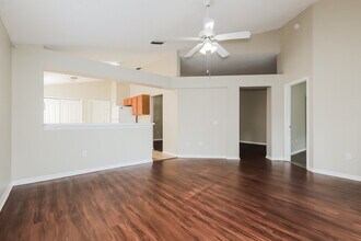 311 Chardonnay Pl in Valrico, FL - Building Photo - Building Photo