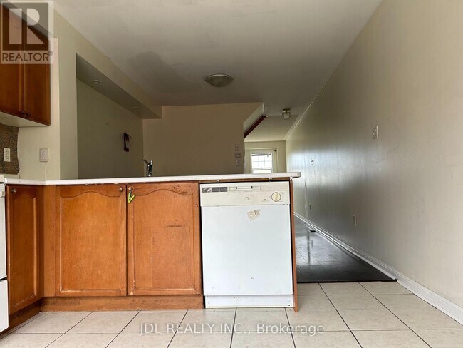 233 Rouge River Dr in Toronto, ON - Building Photo - Building Photo