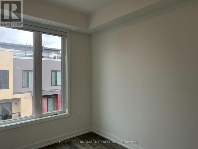 3550 Colonial Dr in Mississauga, ON - Building Photo - Building Photo