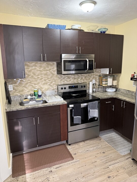 43 Leavitt St in Brockton, MA - Building Photo