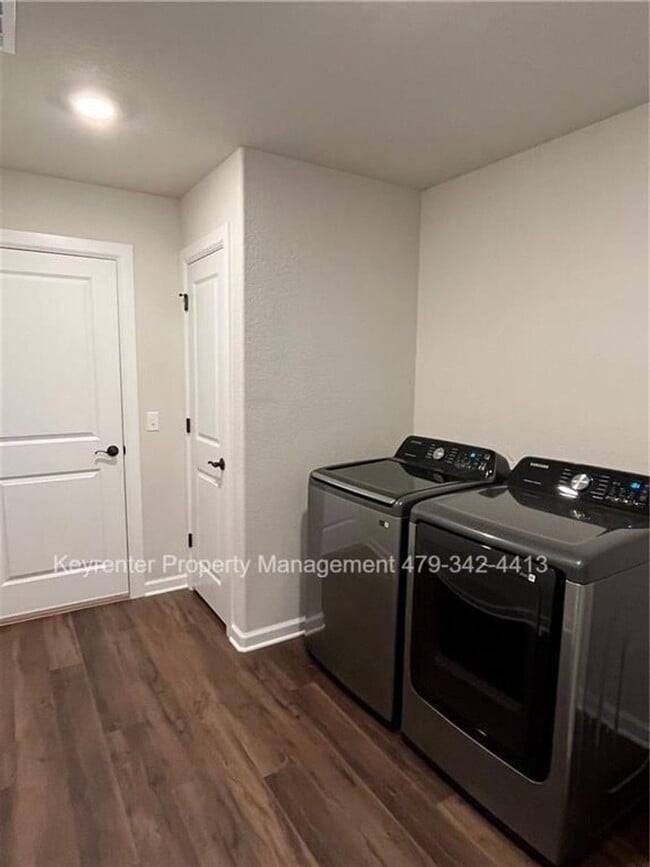 145 N Hinsdale Ave in Fayetteville, AR - Building Photo - Building Photo