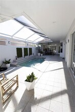 7250 Alicante in Sarasota, FL - Building Photo - Building Photo